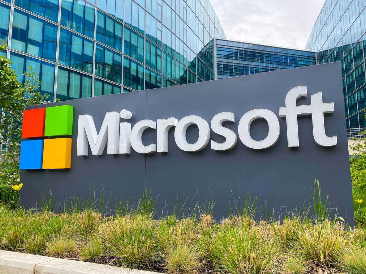Logotipo de Microsoft Corporation por Jean-Luc Ichard vía iStock